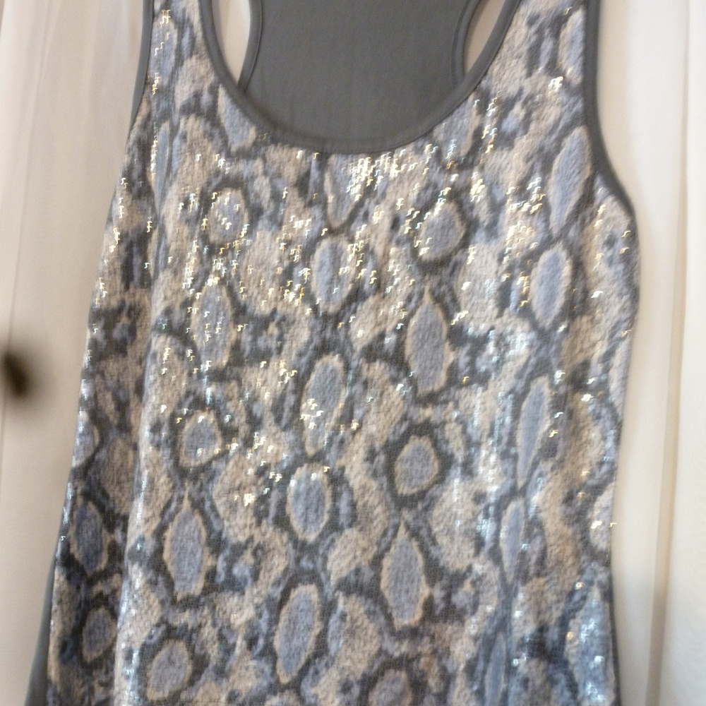 ✨ Hybrid Apparel Sequin Front Sleeveless Top | Size L (Fits 12–14) | NWOT - Picture 3 of 5
